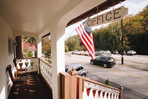 Riverbend Motel & Cabins