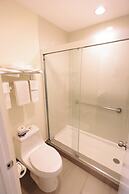 Riverbend Motel & Cabins