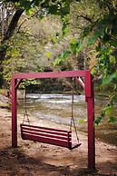 Riverbend Motel & Cabins