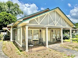 Riverbend Motel & Cabins