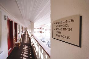 Riverbend Motel & Cabins