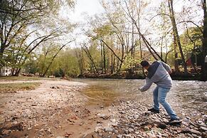Riverbend Motel & Cabins