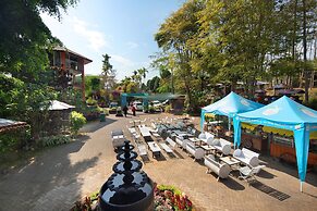 Royal Caravan Hotel Trawas