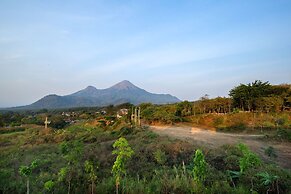 Royal Caravan Hotel Trawas