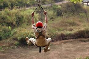 Royal Caravan Hotel Trawas