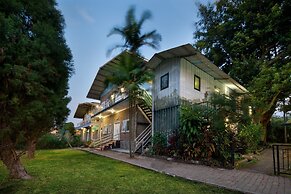 Royal Caravan Hotel Trawas