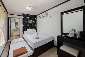 Royal Caravan Hotel Trawas