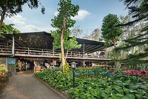 Royal Caravan Hotel Trawas