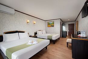 Royal Caravan Hotel Trawas