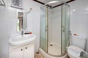 Royal Caravan Hotel Trawas