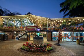 Royal Caravan Hotel Trawas