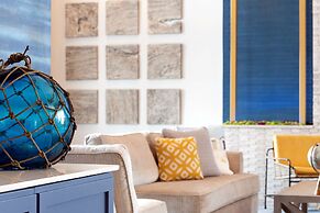 Fenwick Shores, Tapestry Collection by Hilton