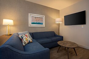 Fenwick Shores, Tapestry Collection by Hilton