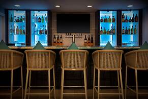 Fenwick Shores, Tapestry Collection by Hilton