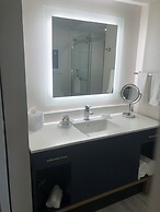 Fenwick Shores, Tapestry Collection by Hilton