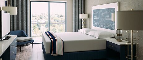 Fenwick Shores, Tapestry Collection by Hilton