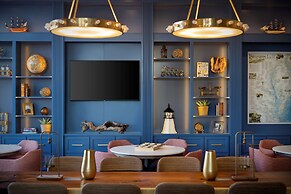 Fenwick Shores, Tapestry Collection by Hilton