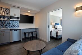 Fenwick Shores, Tapestry Collection by Hilton