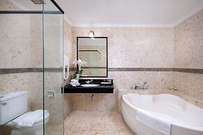 Royal Hotel and Villa Batu