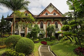 Royal Hotel and Villa Batu