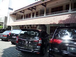 Arini Hotel
