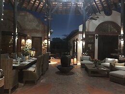 Caille Blanc Villa & Hotel - Adults Only