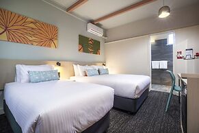 Nightcap at Sandbelt Hotel