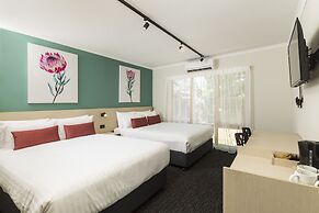 Nightcap at Balaclava Hotel