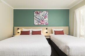 Nightcap at Balaclava Hotel