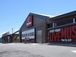 Nightcap at Balaclava Hotel