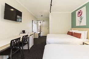 Nightcap at Balaclava Hotel