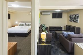 Nightcap at Balaclava Hotel