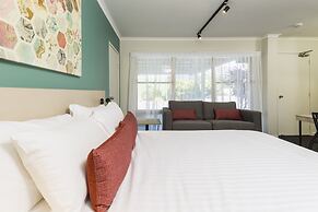 Nightcap at Balaclava Hotel