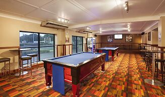 Nightcap at Balaclava Hotel