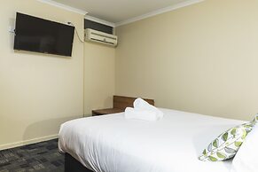 Nightcap at Balaclava Hotel