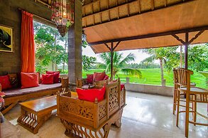 Green Field Hotel and Restaurant