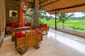 Green Field Hotel and Restaurant