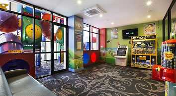 Nightcap at Skyways Hotel