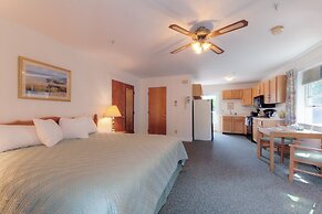 Cromwell Harbor Motel