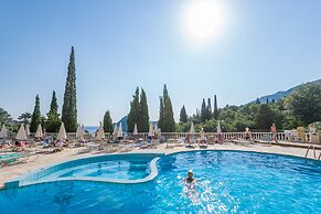 CNic Paleo ArtNouveau - Adults Only