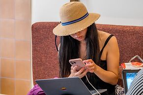 Latroupe Poblenou Beach