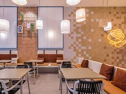 Latroupe Poblenou Beach