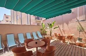 Latroupe Poblenou Beach