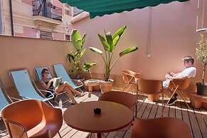 Latroupe Poblenou Beach