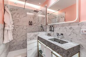 Relais Trevi 95 Boutique Hotel