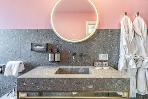 Relais Trevi 95 Boutique Hotel