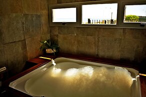 Rayentray Grand Hotel