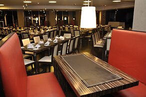 Rayentray Grand Hotel