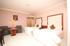 Denis Hotel