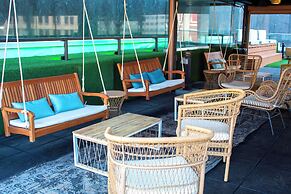 Metropolitan at The 9, Autograph Collection